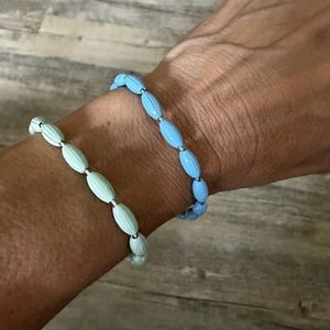 Set of two Charleston Rice Beads w pouch and card. Excellent condition.